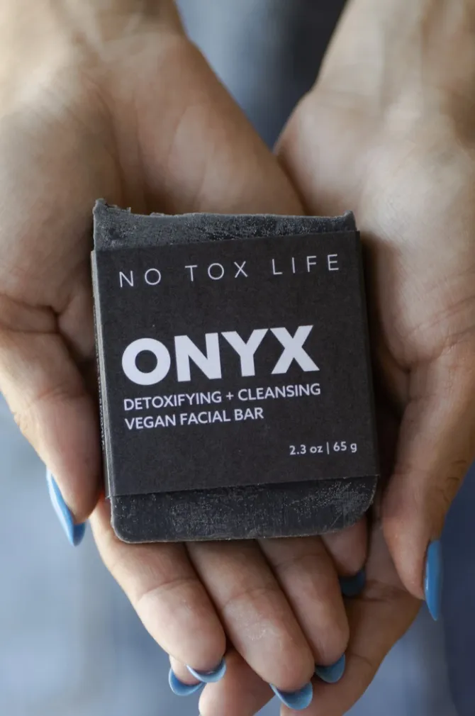 Solidsilk® Onyx Detoxifying Charcoal Facial Cleansing Bar